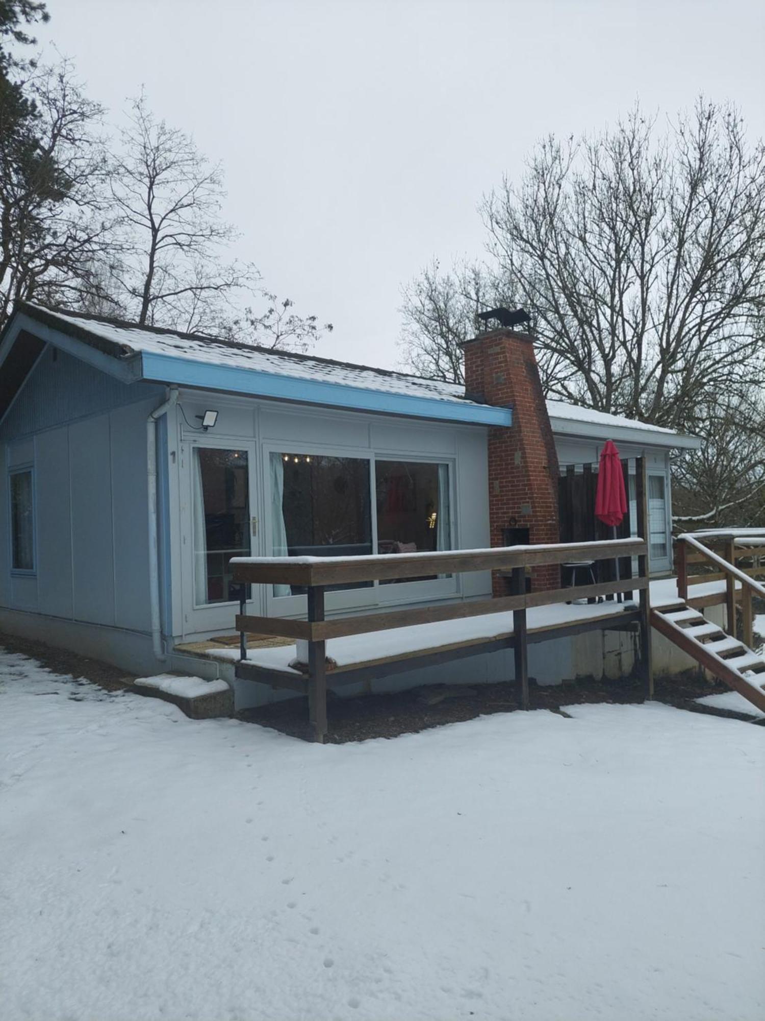 Le Petit Chalet - Bungalow Waulsort Eksteriør bilde