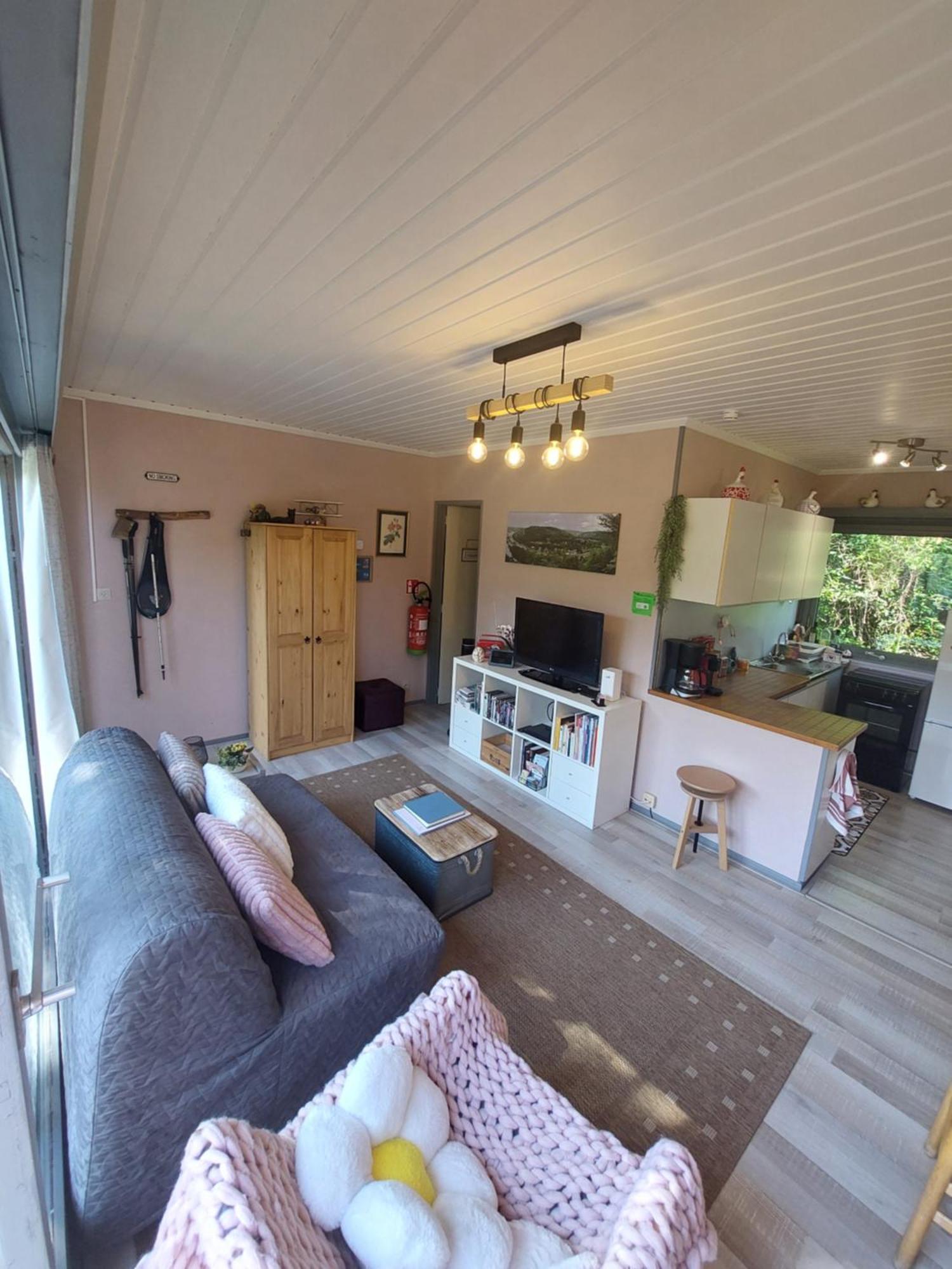 Le Petit Chalet - Bungalow Waulsort Eksteriør bilde