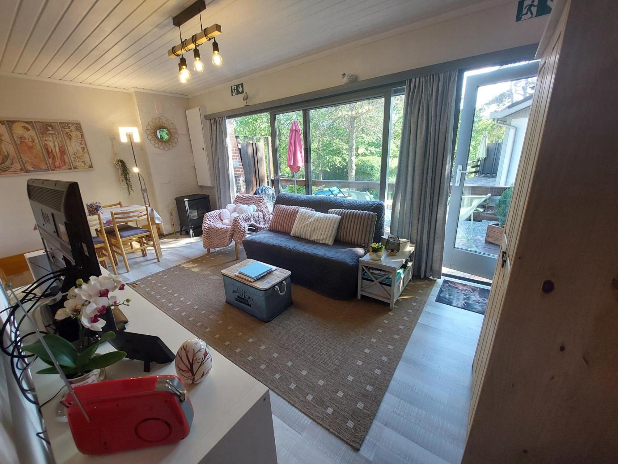 Le Petit Chalet - Bungalow Waulsort Eksteriør bilde