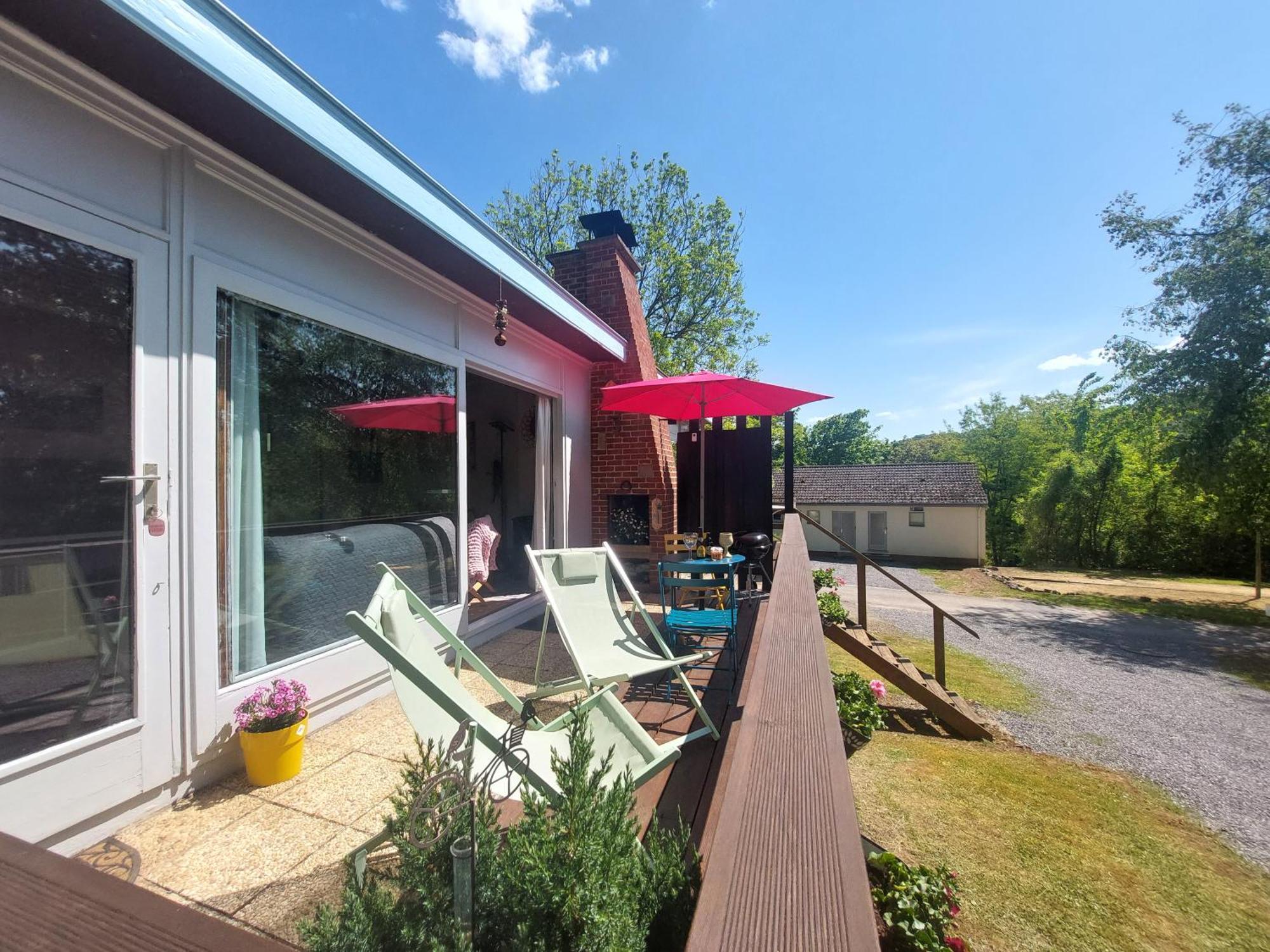 Le Petit Chalet - Bungalow Waulsort Eksteriør bilde